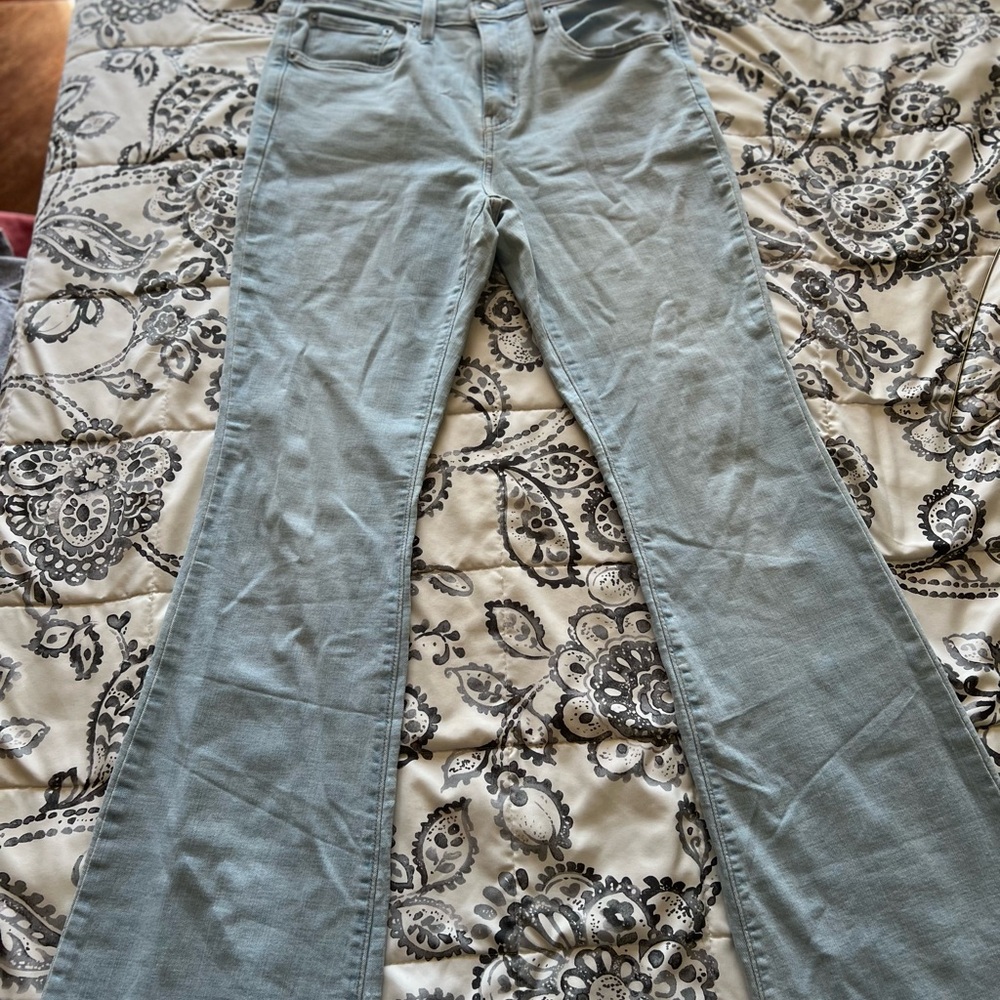 Levi's Women's High Rise Jeans in Light Gray